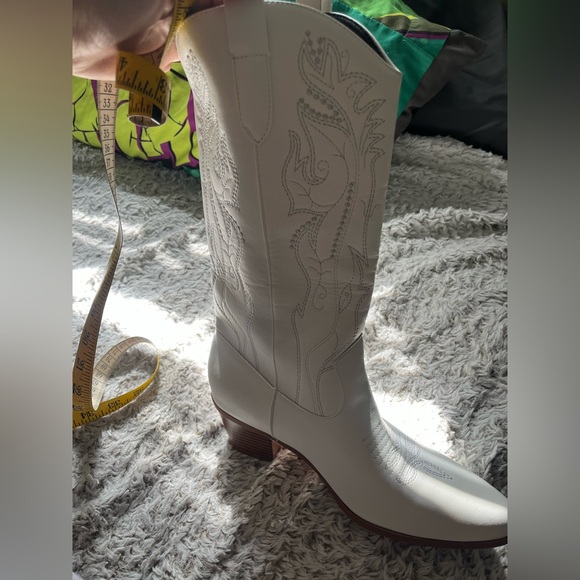White Western Cowboy Boots - Picture 6 of 7